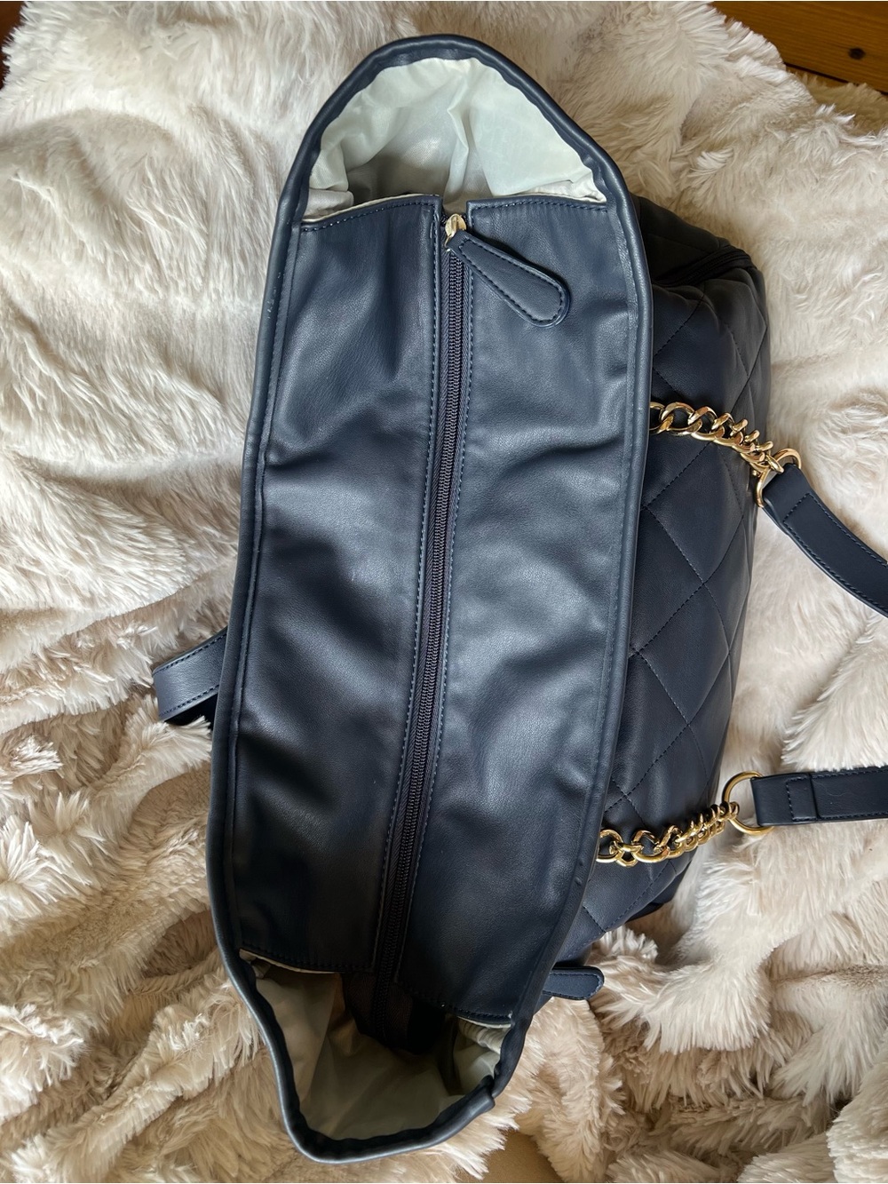 Jay Elle Duchess Quilted Navy Baby Breast Pump Bag w/ Gold Chain | 6-Piece Set - Picture 6 of 16